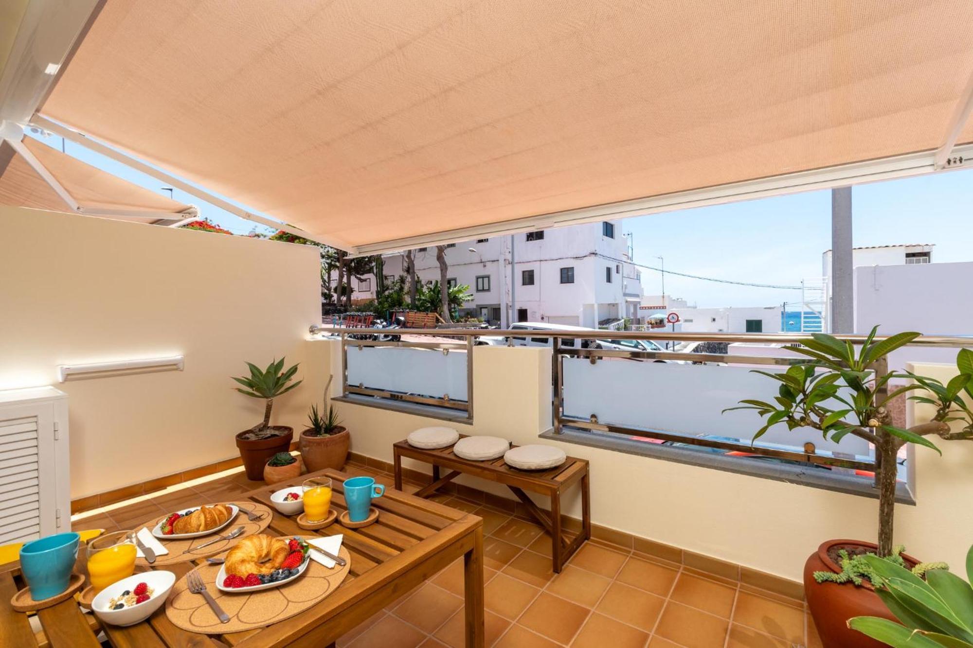 Hidalgos Hideaway - La Caleta Apartment Адехе Екстериор снимка